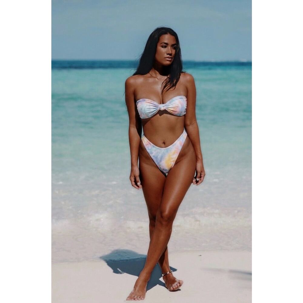 Skatie• ‘Kelly’ Bikini Bottoms in TAVARUA Tie Dye - Picture 4 of 11